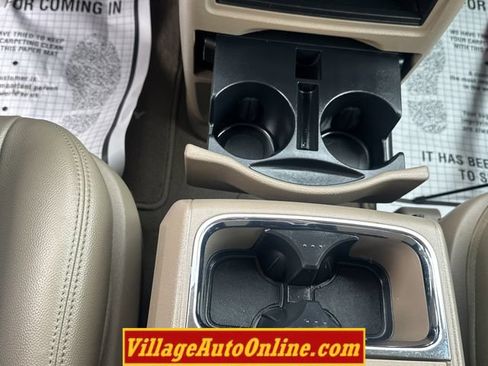 Used 2014 Chrysler Town & Country Touring FWD image 22