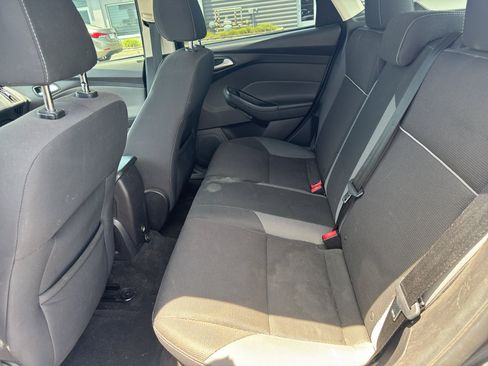 Used 2013 Ford Focus SE FWD image 2