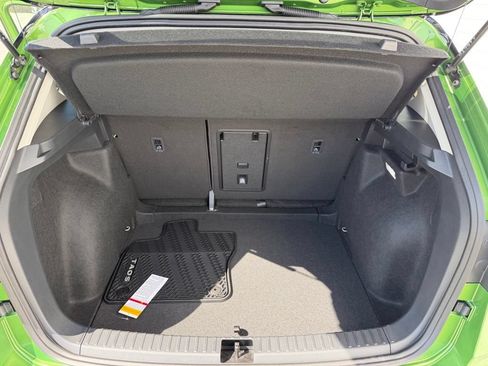 New 2026 Volkswagen Taos SE FWD image 28
