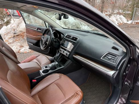Used 2017 Subaru Outback 2.5i Touring image 10