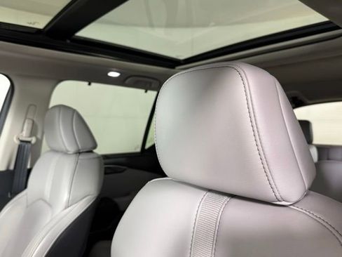 Used 2025 Honda Pilot Touring image 18