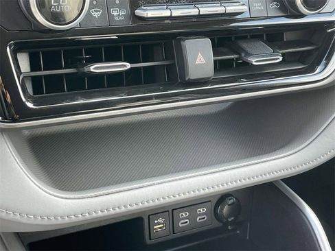 Used 2023 Toyota Highlander LE image 25