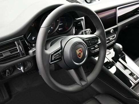Certified 2026 Porsche Macan AWD/4WD image 17