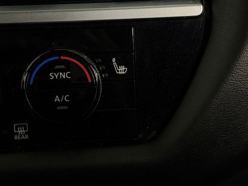 Used 2024 Nissan Pathfinder SL image 19