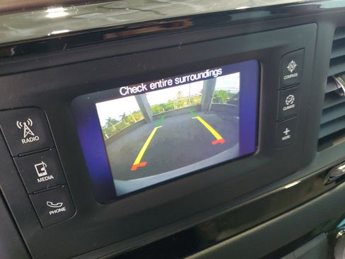 Used 2017 Chrysler Pacifica LX FWD image 27