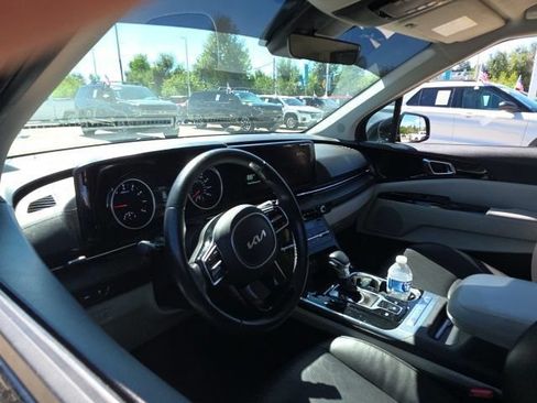 Used 2022 Kia Carnival EX FWD image 16