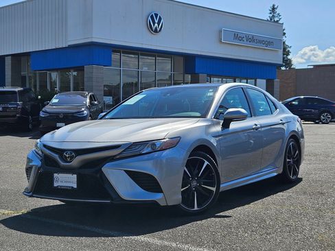 Used 2019 Toyota Camry XSE FWD image 1