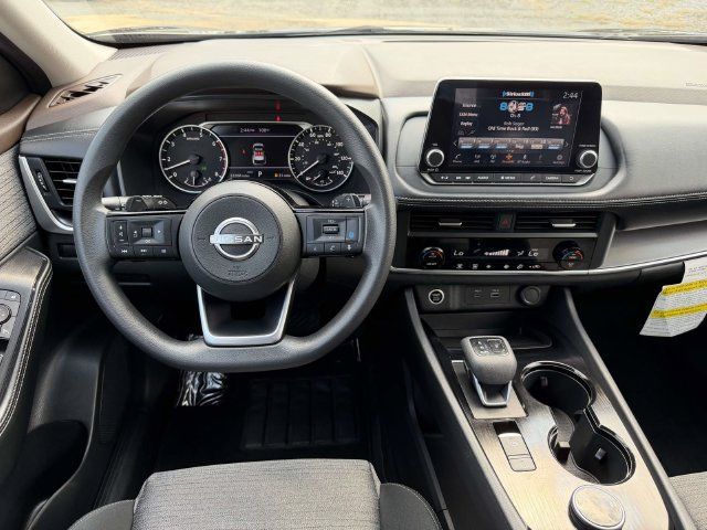 Used 2023 Nissan Rogue SV AWD/4WD image 3