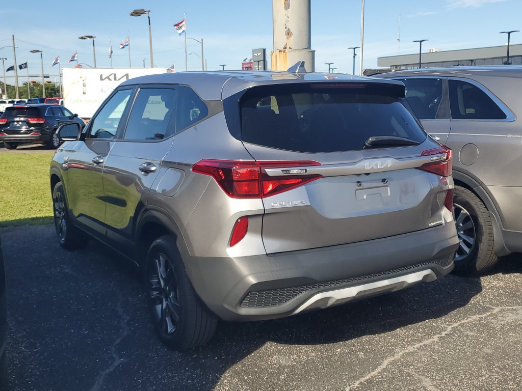 Used 2023 Kia Seltos LX AWD/4WD image 3
