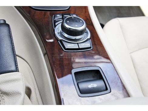 Used 2012 BMW 328i Convertible RWD image 32