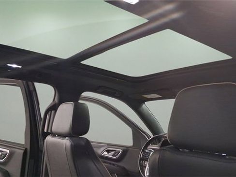 Used 2021 GMC Yukon SLT w/ SLT Premium Package image 16