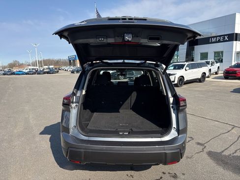 Used 2025 Nissan Rogue SV image 27