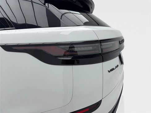Used 2025 Land Rover Range Rover Velar Dynamic SE image 9