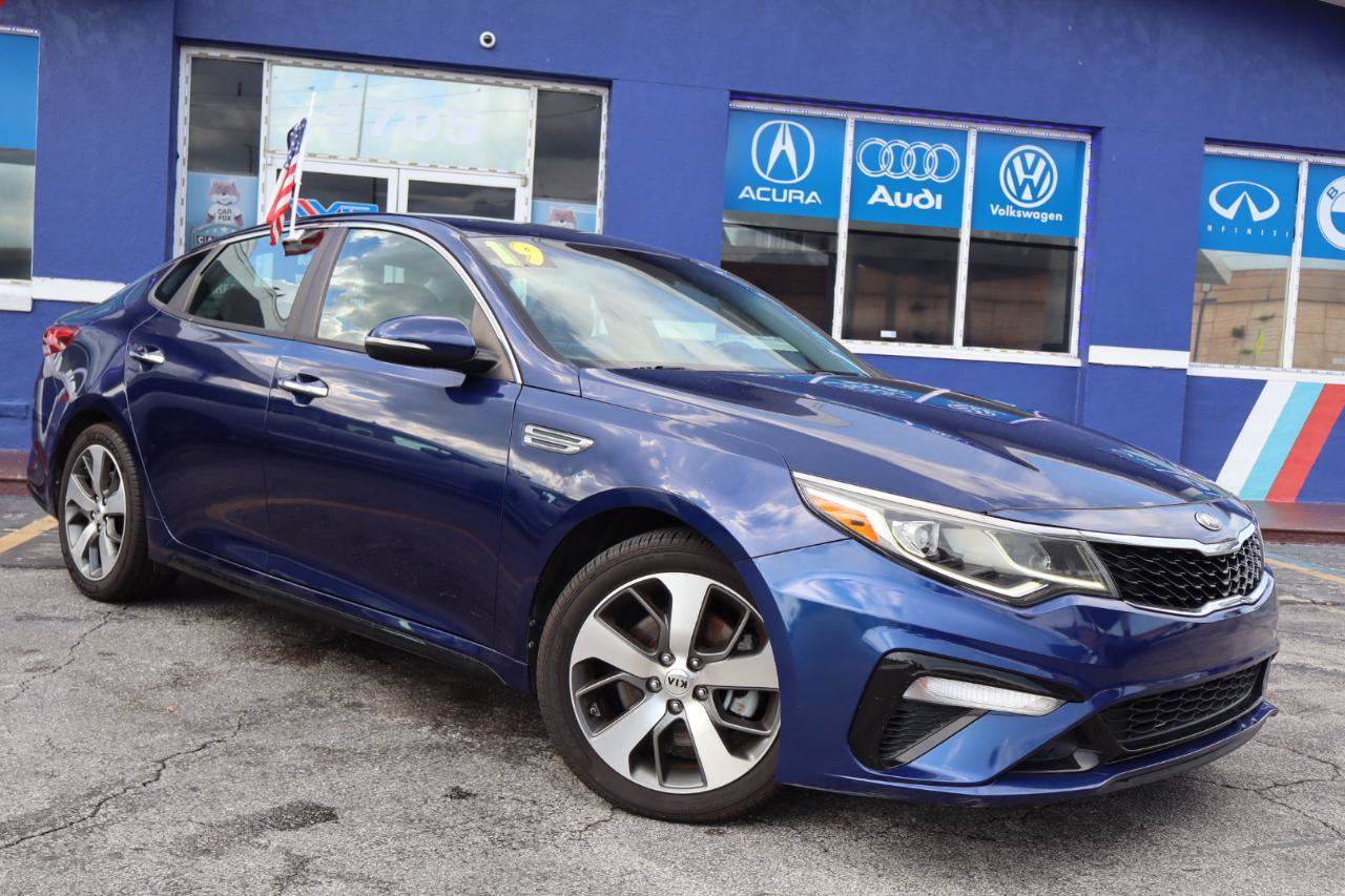 Used 2019 Kia Optima S FWD image 2