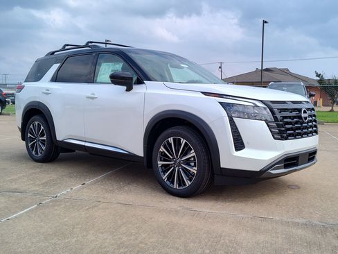 New 2026 Nissan Pathfinder Platinum FWD image 6