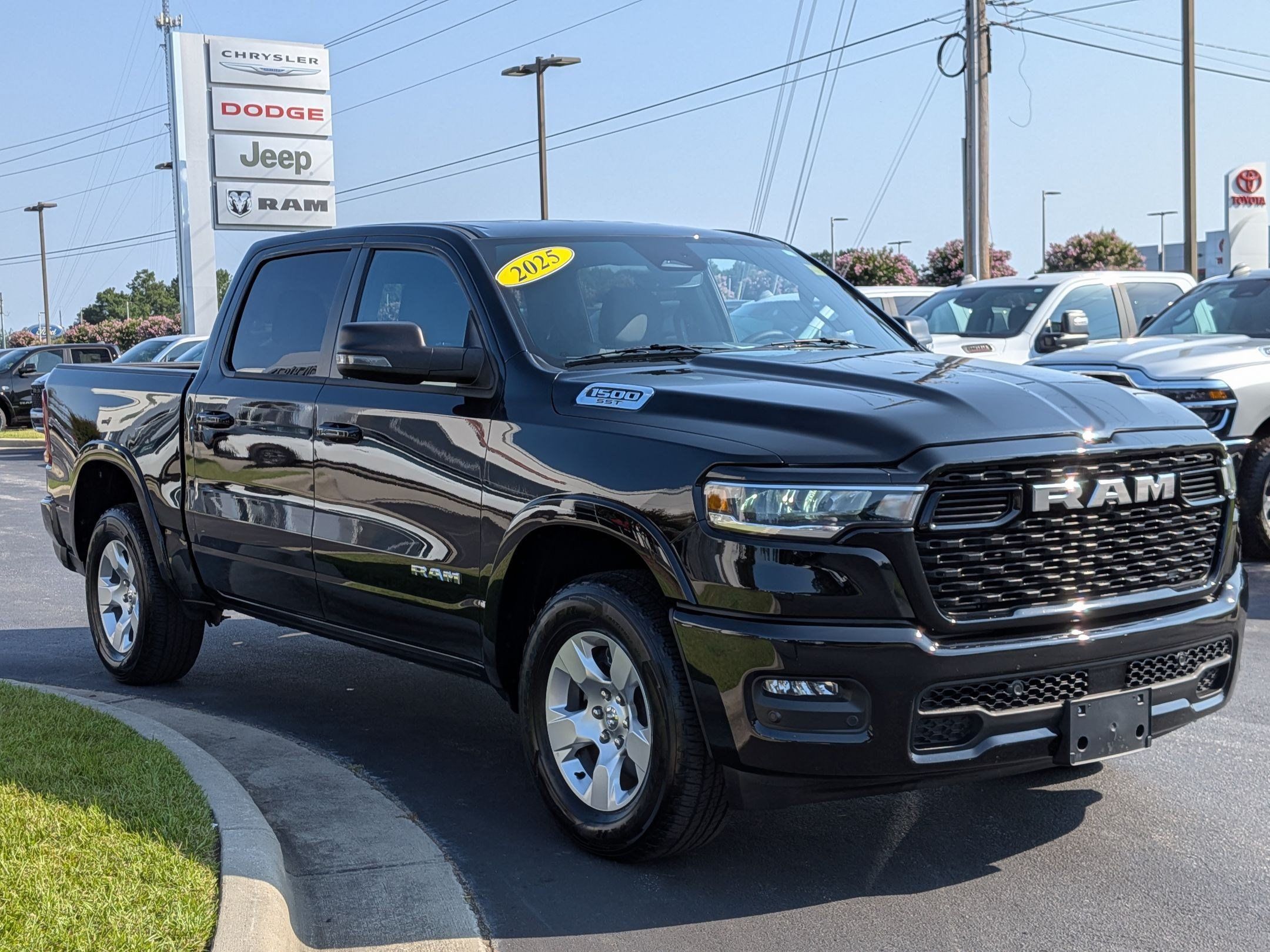 Used 2025 RAM 1500 Big Horn AWD/4WD image 3