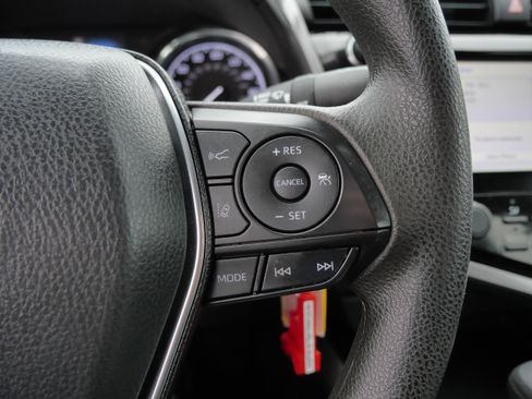 Certified 2020 Toyota Camry LE image 28