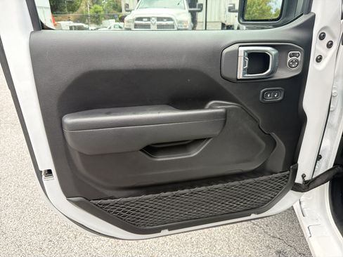 Used 2022 Jeep Wrangler Unlimited Sport AWD/4WD image 12