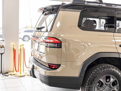 Used 2024 Lexus GX 550 AWD/4WD image 15