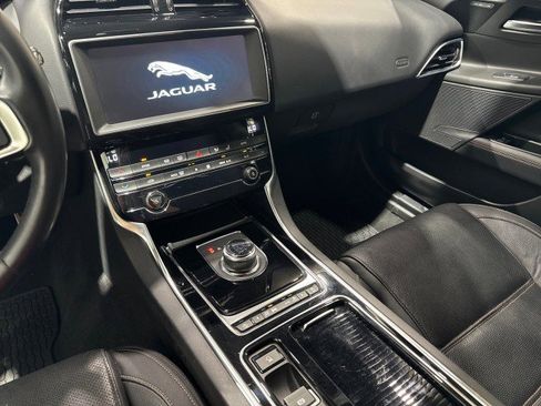 Used 2019 Jaguar XE Prestige AWD/4WD image 66