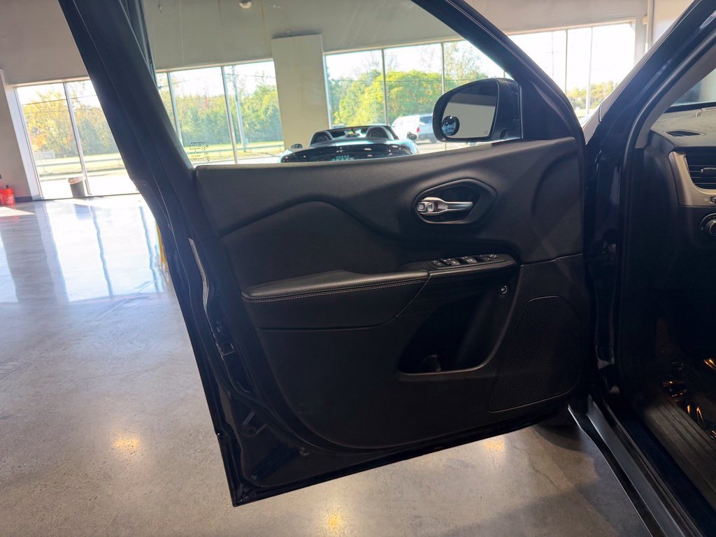 Used 2014 Jeep Cherokee Latitude w/ Cold Weather Group AWD/4WD image 13