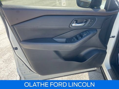 Used 2023 Nissan Rogue SL w/ SL Premium Package FWD image 18