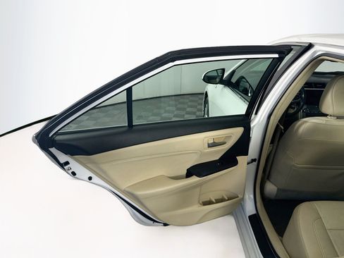 Used 2017 Toyota Camry XLE w/ Moonroof Package FWD image 28