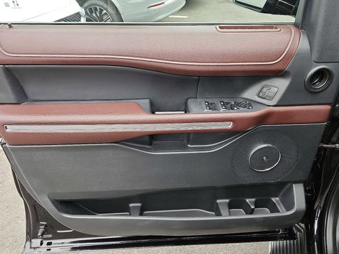 Used 2023 Ford Expedition Limited image 20