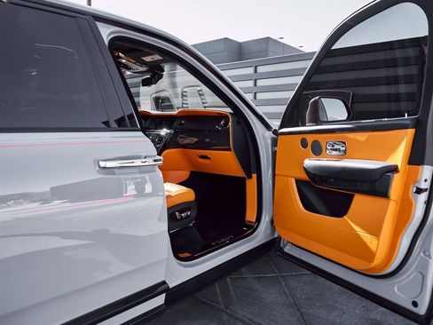 Used 2024 Rolls-Royce Cullinan Black Badge image 24