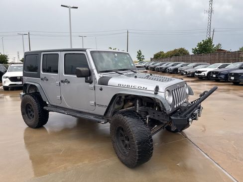 Used 2015 Jeep Wrangler Unlimited Rubicon w/ Max Tow Package image 5