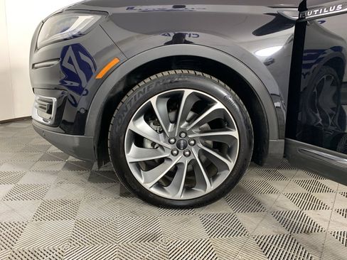 Used 2020 Lincoln Nautilus Reserve w/ Equipment Group 202A image 12