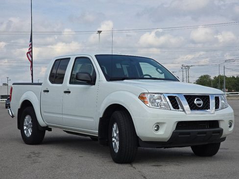 Used 2014 Nissan Frontier SV w/ SV Value Truck Package RWD image 2