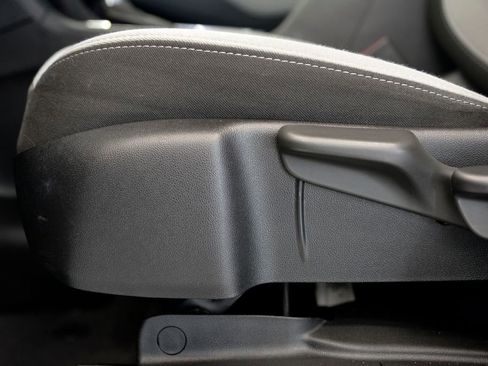Used 2020 Chevrolet Equinox LS FWD image 16