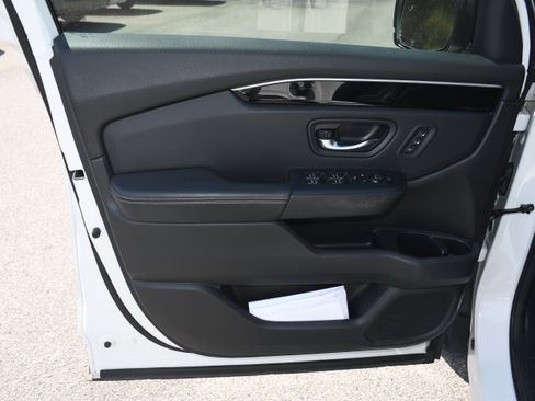 Certified 2024 Honda Pilot EX-L image 9