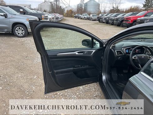 Used 2019 Ford Fusion SEL image 19