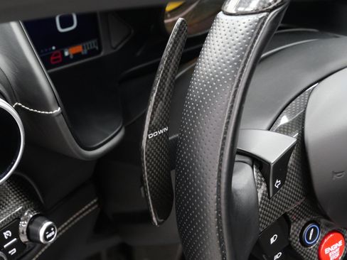 Used 2019 Ferrari Portofino RWD image 29