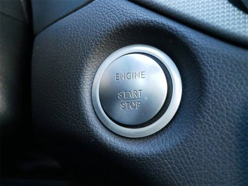 Used 2020 Mercedes-Benz GLA 250 4MATIC image 26