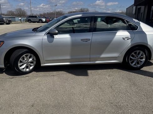 Used 2016 Volkswagen Passat 1.8T S image 6