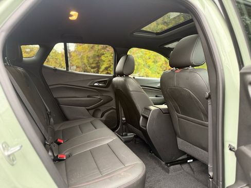 Used 2024 Chevrolet Trax RS w/ Sunroof Package image 19