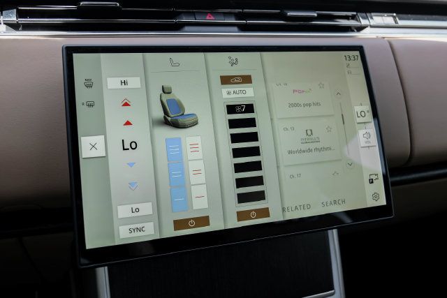 New 2026 Land Rover Range Rover SE AWD/4WD image 40
