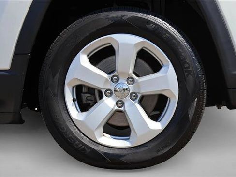 Used 2021 Jeep Compass Latitude w/ Driver Assistance Group AWD/4WD image 9