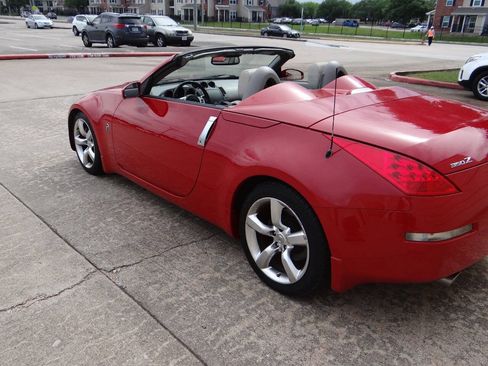 Used 2007 Nissan 350Z Touring RWD image 7