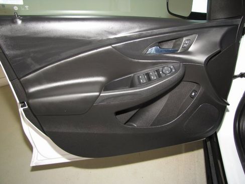 Used 2019 Chevrolet Volt LT image 10