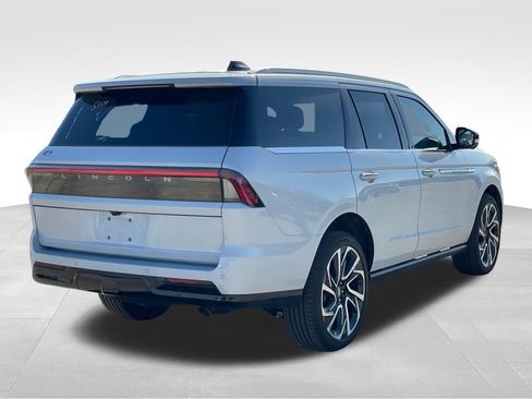 New 2026 Lincoln Navigator Reserve AWD/4WD image 5