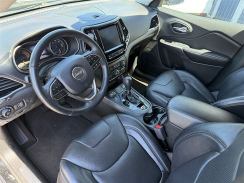 Used 2019 Jeep Cherokee Limited w/ Luxury Group AWD/4WD image 2