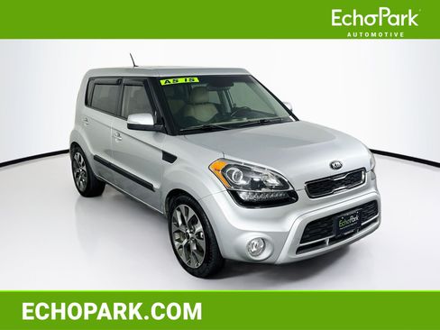 Used 2013 Kia Soul ! w/ Premium Pkg FWD image 1