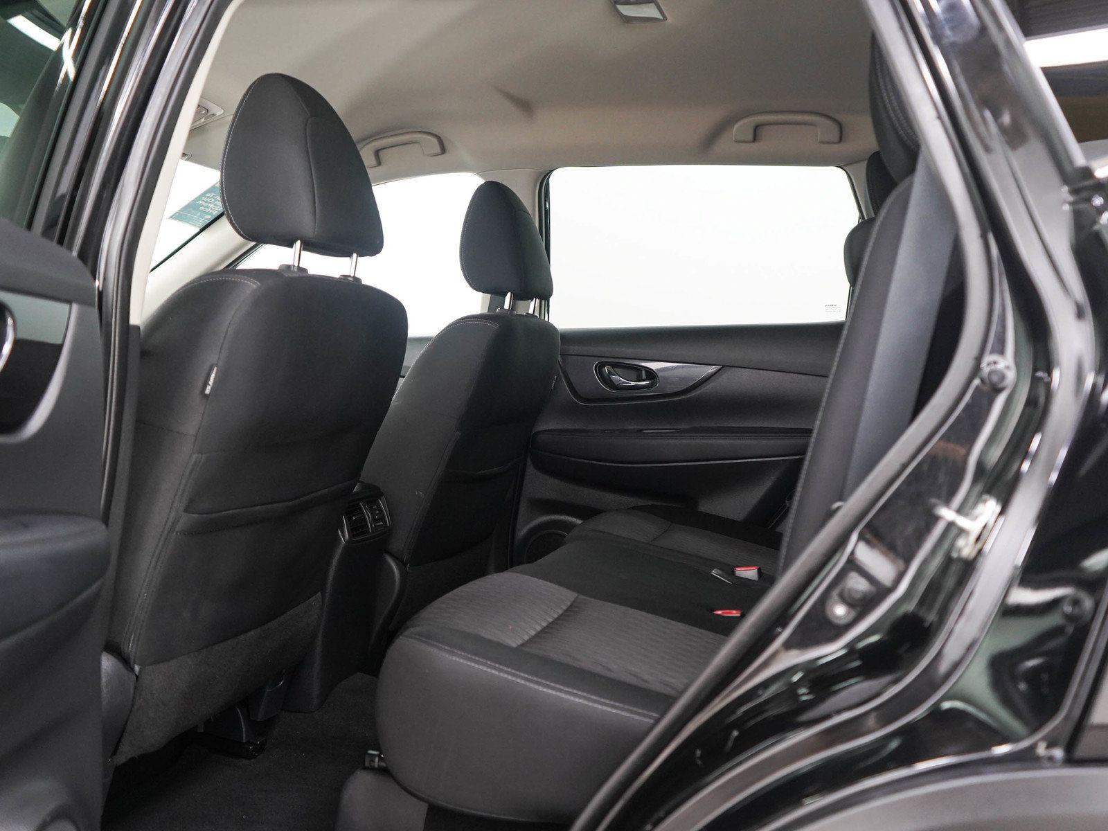 Used 2019 Nissan Rogue SV AWD/4WD image 18