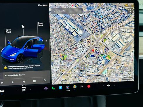 Used 2023 Tesla Model Y Performance AWD/4WD image 34