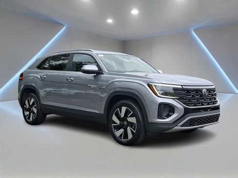 Certified 2025 Volkswagen Atlas Cross Sport SE AWD/4WD image 3