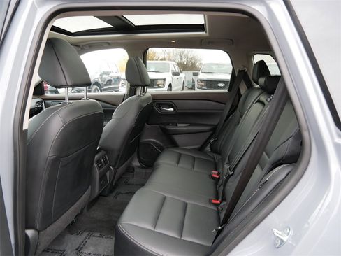 Used 2023 Nissan Rogue SL image 11